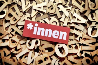 Nach dem Genderverbot: Das sagen queere Menschen in Zwickau über ihre Stadt - Gendersternchen sind in der Zwickauer Stadtverwaltung ebenso verboten wie Unterstriche, Doppelpunkte oder andere Zeichen einer geschlechtersensiblen Sprache.
