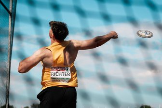 Nach dem großen Wurf – Was Diskus-Gold für den Verein im Erzgebirge bedeutet - Mit einer starken Serie an Würfen im Finale krönte sich Steven Richter aus Gelenau bei der U23-EM zum Europameister im Diskuswurf. Anfang August soll diese Leistung in seinem Heimatort gewürdigt werden.