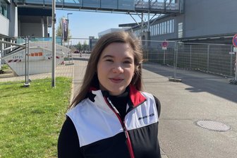 Nach dem harten Schicksalsschlag: Was Tunerin Nóra Neumann zurück nach Zwickau zieht - Ihre Arbeitsstelle: Nóra Neumann bei Mercedes-AMG in Affalterbach, wo derzeit gebaut wird.