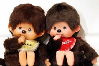 Nach dem Labubu-Hype: Die Monchhichis sind zurück und sorgen für mächtig Umsatz - Und immer schön am Daumen nuckeln: Nach den Hype-Wellen der 70er und 80er Jahre bescheren die Monchhichis derzeit ihrem Hersteller Sekiguchi wieder Traumumsätze.