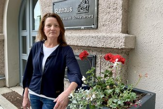 Nach dem plötzlichen Ausscheiden eines Stadtrats in Schwarzenberg wird Nachrückerin vereidigt - Janet Neubert ist neues, parteiloses Mitglied der CDU-Fraktion im Stadtrat Schwarzenberg.