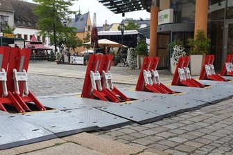 Nach dem Stadtfest: Wann die Zufahrtssperren abgebaut werden - Die große Zwickauer Fete ist vorbei, die Sperren sind noch da.