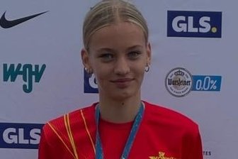 Nach dem Sturzpech zur Medaille gesprintet - Letje Gärtner bei der Siegerehrung.