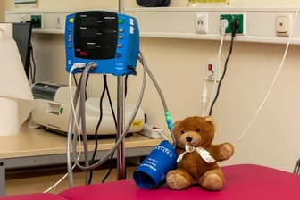Nach dem Tod einer 17-jährige Plauenerin: Polizei und Chefärztin warnen Jugendliche im Vogtland vor Ecstasy-Konsum - Mit einem solchen Gerät überwachen die Ärzte im Plauener Helios-Klinikum Herzfrequenz und Blutdruck junger Patienten.