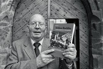 Nach dem Tod von Udo Baumbach: Peter Knierriem erinnert sich an den Retter des Rochlitzer Schlosses - Udo Baumbach war 41 Jahre lang Chef des Schlosses Rochlitz und des dortigen Museums. Der Historiker veröffentlichte zudem gut 20 Werke, darunter eines über die Zeit der amerikanischen und sowjetischen Besatzung von 1945 bis 1947. 