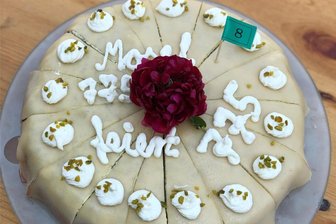 Nach dem Tortenessen: Mosel spendet Geld an Kinderhospizdienst - Mit dieser Marzipantorte gewann Susann Wild den Wettbewerb. Vom Verkauf der Stücke profitiert das Kinderhospiz.