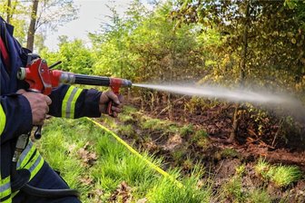 Nach dem Waldbrand im Zellwald bei Reichenbach: "Es ist schon eine Mammutaufgabe für die Kameraden der Freiwilligen Feuerwehr" - Ein Waldbrand hat sich am Freitagnachmittag im Zellwald bei Reichenbach ereignet. 