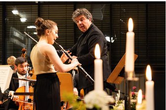 Nach dem Wettbewerb in Markneukirchen: Viel Lob, große Emotionen und ein positives Fazit - Die 1. Preisträgerin des 59. Internationalen Instrumentalwettbewerbs Markneukirchen im Fach Oboe, Raquel Pérez-Juana Rodríguez (Spanien), beim Oboen-Konzert von Richard Strauss im Preisträgerkonzert in der Musikhalle mit der Vogtland Philharmonie Greiz/Reichenbach unter ihrem Chefdirigenten Dorian Keilhack.