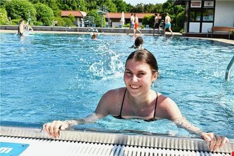 Nach den Bauarbeiten: Das ist neu im Freibad von Oederan - Josephine Müller aus Hainichen ist angehende Lehramtsstudentin und fährt gern nach Oederan ins Bad.