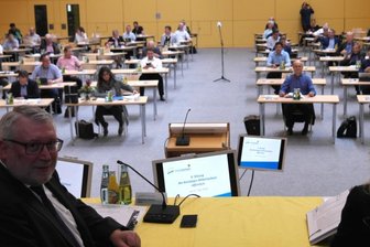 Nach der Landratswahl in Mittelsachsen: Wer steht künftig hinter Neubauer? - Der scheidende CDU-Landrat Matthias Damm (v.l.) konnte sich bisher im Kreistag oft auf die CDU/RBV-Stimmen verlassen. Sein parteiloser Nachfolger Dirk Neubauer muss sich Mehrheiten erst organisieren. 