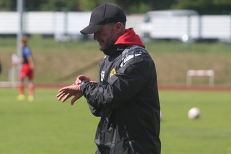 Nach der Party erneut keine Punkte: Lunzenauer Fußballer gehen mit deftiger Niederlage in die Winterpause - Es wird Zeit für die Winterpause bei Karsten Oswald und den Lunzenauer Fußballern. Sie lagen am Sonntag bei Chemie Leipzig II nach einer Viertelstunde mit 0:4 zurück.