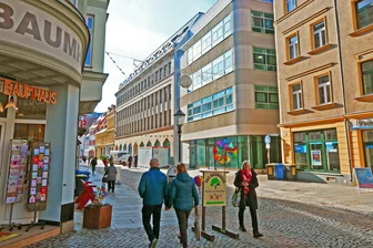 Nach der Sanierung des Zwickauer Schocken-Kaufhauses: So haben sich die neuen Mieter eingelebt - Das sanierte ehemalige Kaufhaus Schocken zeigt sich nicht nur äußerlich in neuem Glanz, auch im Inneren ist wieder leben eingezogen.