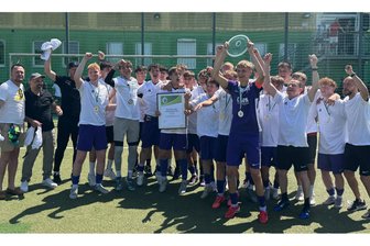 Nach der „Schande am Spiegelwald“: U 16 des FC Erzgebirge Aue kürt sich zum Landesmeister - Die U 16 des FC Erzgebirge Aue durfte doch noch jubeln und hat sich zum Saisonfinale im Spitzenspiel gegen Borea Dresden zum Landesmeister gekürt.