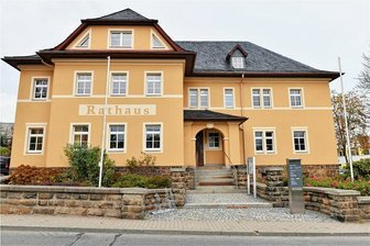 Nach Dienstaufsichtsbeschwerde: Landratsamt weist Bürgermeister von Großschirma auf Sachlichkeits- und Neutralitätsgebot hin - Gegen den Bürgermeister von Großschirma, Volkmar Schreiter (FDP), stellte Rolf Weigand (AfD) eine Beschwerde.