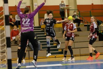 Nach Doppel-Absage: So ist der BSV im Spielrhythmus geblieben - Mit sechs Toren gehörte Rebeka Ertl (Mitte/Nummer 55) beim Zwickauer 25:24-Erfolg im letzten Heimspiel Ende Dezember gegen Buchholz-Rosengarten zu den auffälligsten Spielerinnen beim BSV. Auch am Samstag gegen Oldenburg wird für den Aufsteiger viel von der Trefferquote über die Außenpositionen abhängen.