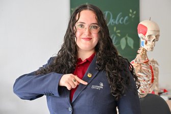 Nach doppelter Deutscher Meisterschaft: Chemnitzer Pflegeschule wird bundesweit zweites Leistungszentrum - Anna Telle ist zweifache Deutsche Meisterin der Pflege und wurde bei der WM im vergangenen Jahr Zehnte. Nun steht die Europameisterschaft an.