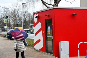 Nach drei Jahren: Flemminggebiet bekommt festen Sparkassen-Standort - An der Flemmingstraße Ecke Steinwiese können Sparkassen-Kunden nun wieder Geld abheben und mehr.
