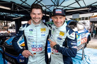 Nach drei Vizemeisterschaften: Kann Julius Tannert diesmal nach dem Titel greifen? - Julius Tannert (rechts) und sein Beifahrer Pirmin Winklhofer (links) schauen voller Vorfreude der neuen Rallyesaison entgegen.