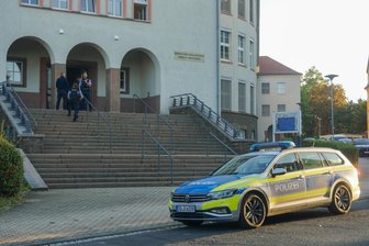 Nach Drohung auf der Schultoilette: Polizei sichert Berufsschulzentrum in Döbeln ab - Die Polizei sicherte am Freitagmorgen das Berufsschulzentrum in Döbeln ab.
