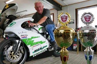 Nach einem Jahr zurück im Sattel - Eine ganze Litanei Pokale hat Johannes Kehrer bereits - ans Aufhören denkt der Rennsportroutinier aber auch als Ü-Siebziger nicht.