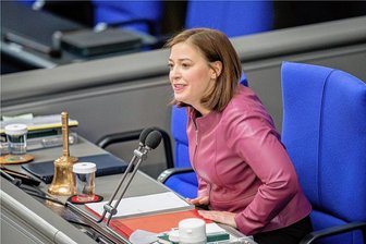 Nach Entscheidung zum Zukunftszentrum: Vizepräsidentin des Bundestages Yvonne Magwas kritisiert Jury - "Das war respektlos" - Bundestagsvize Yvonne Magwas (CDU) aus dem Vogtland kritisiert die Jury, weil sie der Bewerberstadt Plauen keinen Besuch abgestattet hat.