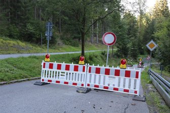 Nach Erdrutsch in Markersbach: Crottendorfer Straße soll vor Wintereinbruch wieder befahrbar sein - Die Verbindungsstraße zwischen Crottendorf und Markersbach ist seit Anfang des Jahres nach einem Erdrutsch voll gesperrt.