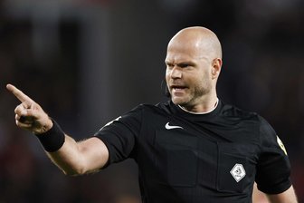 Nach Ermittlungen: FIFA streicht Schiedsrichter von WM-Liste - Keine WM für Schiedsrichter Rob Dieperink. (Archivbild)