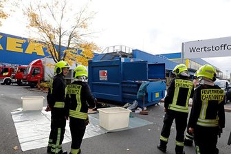 Nach Evakuierung bei Ikea: Polizei stellt Untersuchung der versprühten Flüssigkeit ein -