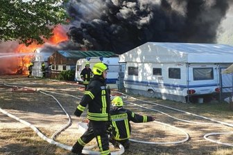 Nach Explosion: 15 Wohnwagen auf Campingplatz an Koberbachtalsperre zerstört - 