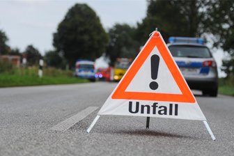 Nach Fahrfehler in Zwickau: Fußgängerin wird schwer verletzt - Im Zwickauer Ortsteil Schedewitz ereignete sich Samstagvormittag ein folgenschwerer Unfall.