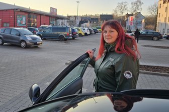 Nach Familieneinkauf im Werdauer Fachmarktzentrum: Thüringerin drohen 35 Euro Strafe - Doreen Drath hatte mit ihrem Mann im Fachmarktzentrum „Schwalbe“ in Werdau einiges zu erledigen. Allein das Anprobieren von Kleidung dauerte eine Stunde. Daher hält die 44-Jährige die Höchstparkzeit von zwei Stunden für zu gering.