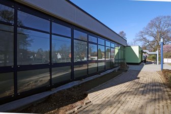 Nach fast fünf Jahren Schließung: Sporthalle Dieselstraße in Zwickau saniert - Die Sporthalle Dieselstraße war fünf Jahre zu. Jetzt ist die Sanierung abgeschlossen.