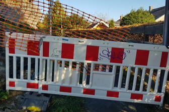 Nach Felssturz: Weitere Arbeiten an Aussichtsfelsen im Vogtland - Nachdem Gestein abgebrochen war, sind Wege am Alten Söll noch immer gesperrt.