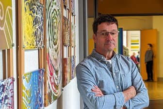 Nach Feueralarm an Schule im Erzgebirge: Schulleiter findet klare Worte - Steffen Wurm leitet die Altstadtschule in Stollberg, in der am Dienstag die Feuerwehr anrücken musste.