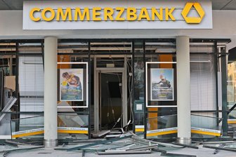 Nach Geldautomaten-Sprengung in Limbach-Oberfrohna: Commerzbank trifft Entscheidung - In der Nacht zum 20. Juni explodierte ein Sprengsatz in der Commerzbank-Filiale.