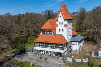Nach geplatzter Eröffnung: Wie geht es weiter mit dem Berggasthaus Hohenstein-Ernstthal? - Der Termin zur Wiedereröffnung des Berggasthauses wurde erneut verschoben. Die Pächter ziehen jetzt aber bereits ein.