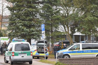 Nach Gewaltandrohung in Brand-Erbisdorf: Polizei gibt Entwarnung - Eine unmittelbare Gefahr schien am frühen Nachmittag nicht zu bestehen. Die Berufsschüler konnten das Gebäude verlassen.