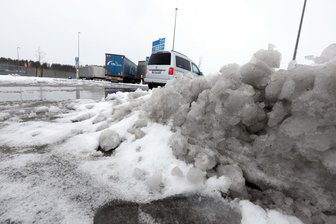 Nach Glätte-Crashs auf Autobahnen: Polizei in Hof leitet gegen alle beteiligten Fahrer Bußgeldverfahren ein - Auch im bayerischen Teil des Vogtlands kam es auf der A 72 zu Glätteunfällen.