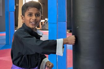 Nach Großbrand: Es geht wieder los in der Sportakademie Freiberg - Abhee trainiert Kung Fu in der Kampfsportschule in Freiberg.