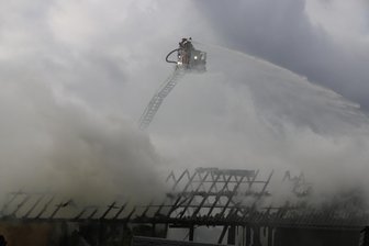 Nach Großbrand im Vogtland: Benefizveranstaltung für betroffenen Landwirt - Bei einem Großbrand in Schönberg war enormer Schaden entstanden.