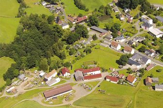 Nach großer Belastung: Alte Süßebacher Straße wird gebaut - Blick auf Eichigt: Die Alte Süßebacher Straße, die den Ort mit Süßebach verbindet, wird hergerichtet.