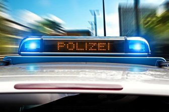Nach Handel mit Drogen und gefälschten Impfstoffaufklebern: 19-Jähriger muss ins Gefängnis -