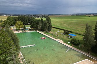 Nach Hickhack um Freibad Fraureuth: Kommune stellt Schwimmmeister ein - Das Waldbad Fraureuth kann nächste Saison planmäßig öffnen. Ein neuer Schwimmmeister ist gefunden worden.