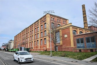 Nach Hotel-Aus in Burgstädt: Eigentümerin baut Gebäude zu Seniorenheim um - Das Hotel Alte Spinnerei in Burgstädt ist geschlossen. Jetzt beginnen Umbauten für ein Seniorenzentrum mit Demenzstation, Tages- und Kurzzeitpflege. Eröffnung soll im Frühjahr 2024 sein. 