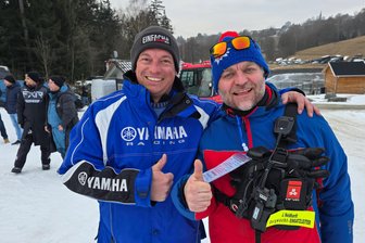 Nach Ice King Battle: Schönecks Bürgermeister will Motorsport-Event langfristig in der Skiwelt etablieren - Bürgermeister Andy Anders (links) und Bergwachtleiter Jörg Neidhardt sind nach dem RD48 Ice King Battle in der Skiwelt Schöneck mit dem Verlauf des Motorsport-Events zufrieden.