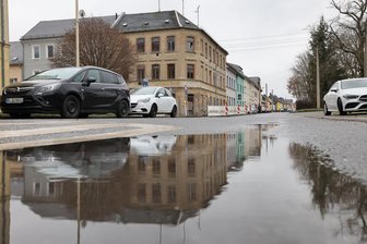 Nach jahrelangem Hin und Her: Dieses Haus in Glauchau kommt weg - Das marode Eckhaus am Tunnelweg in Gesau wird abgerissen.