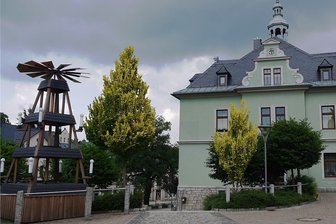 Nach jahrelangen Querelen: gespanntes Warten auf neuen Bürgermeister von Schönheide - Ins Schönheider Rathaus zieht ein neuer Bürgermeister ein.