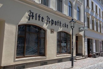 Nach Jahren des Leerstandes: Alte Apotheke in Plauen soll zur Milchbar werden - In Plauens früherer "Alten Apotheke" an der Herrenstraße soll eine Milchbar eröffnen.