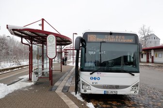 Nach Kabeldiebstahl: Sperrung der Bahnstrecke zwischen Chemnitz und Burgstädt aufgehoben - Zwischen Chemnitz und Burgstädt wurde ein Schienenersatzverkehr eingerichtet.