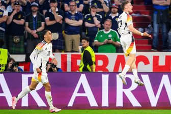 Nach Kantersieg für DFB-Team zum EM-Auftakt: Bodenhaftung mitten im Höhenflug - Während Florian Wirtz nach seinem Treffer zum 1:0 längst abgehoben hat, besitzt Vorbereiter Jamal Musiala (li.) noch Bodenhaftung. Diese soll auch gegen Ungarn helfen.